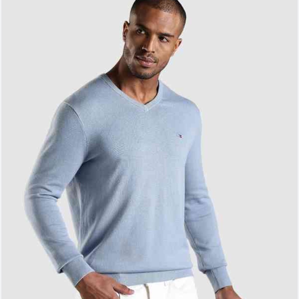 Tommy Hilfiger Light Blue V-Neck Pullover Sweater size Med Cotton like new